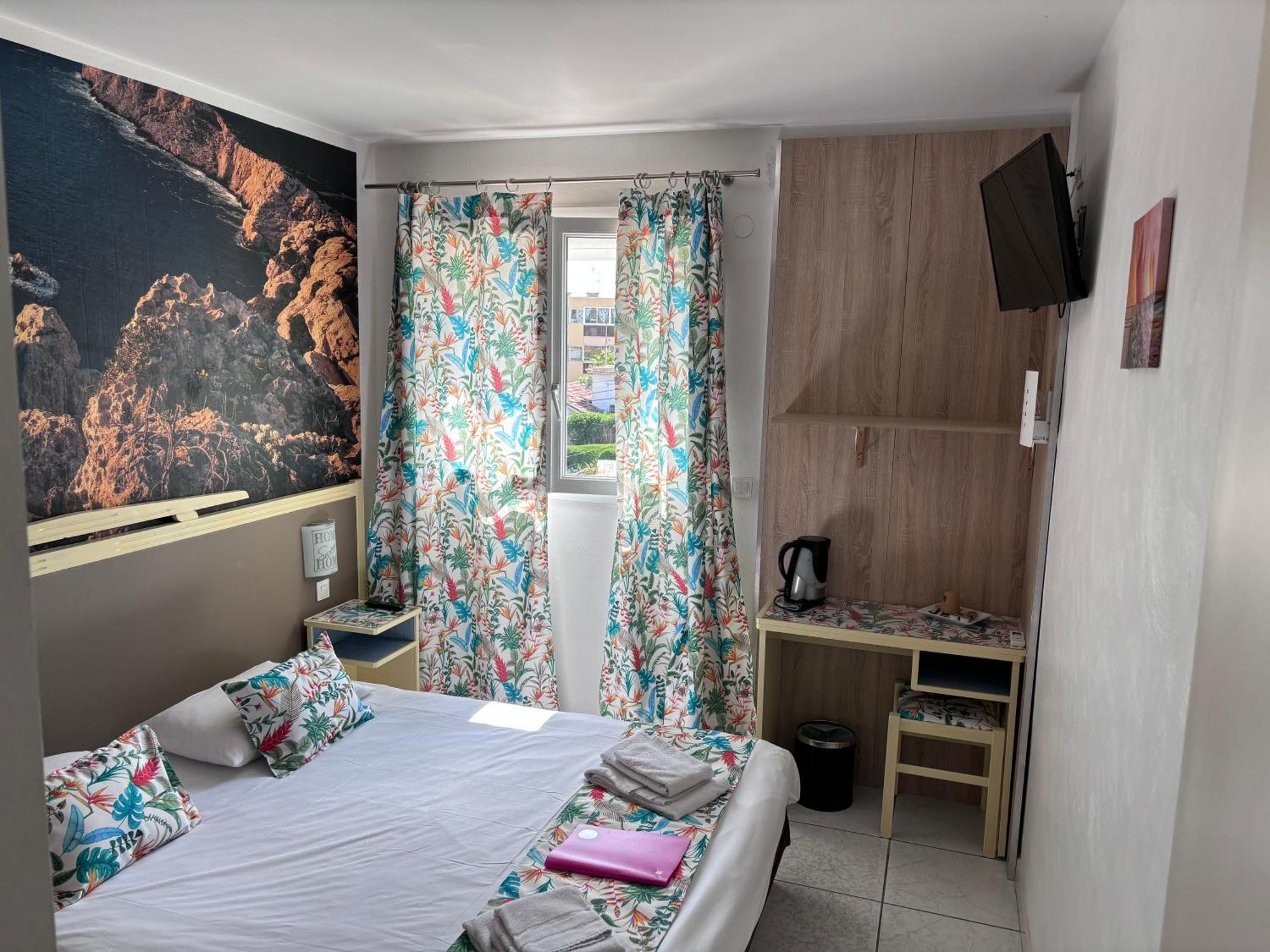 Hotel Restaurant De La Mer Golfe-Juan Zewnętrze zdjęcie